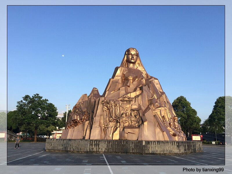 腾冲常规户外拓展训练培训团建会展场地推荐--腾冲三桥广场