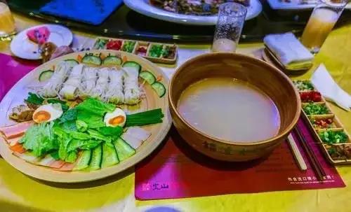 腾冲旅游，这20道当地传统特色美食不容错过，让你品味云南风味