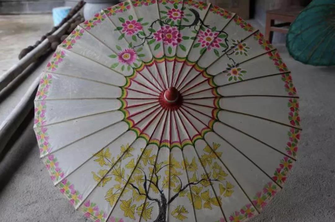 荥阳油纸伞撑起腾越风雨情   腾冲和顺古镇