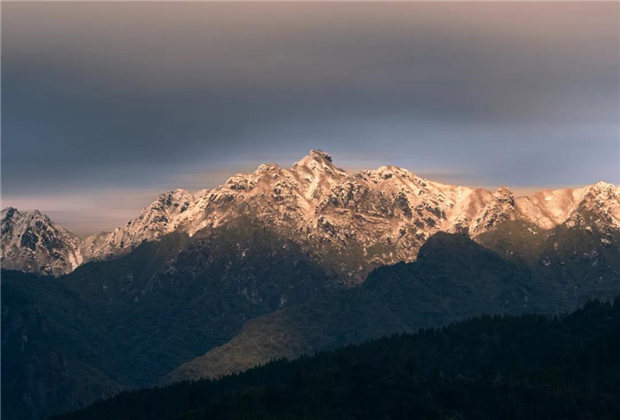 寻访腾冲古十二景丨于高黎贡山处望见笔峰霁雪