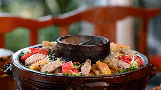 腾冲旅游：腾冲风物志丨一口土锅，百年烟火，一味传承，半生乡愁